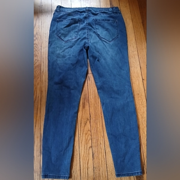 Kensie Jeans - Women's Denim Stretch Skinny Style Embroidered Jeans. Size 6/28 - Picture 9 of 9